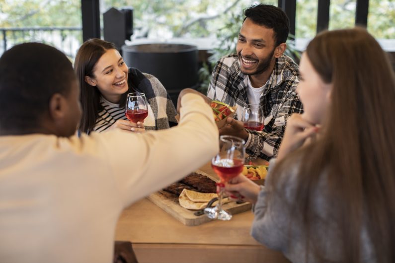 Como preparar a casa para receber amigos com carinho