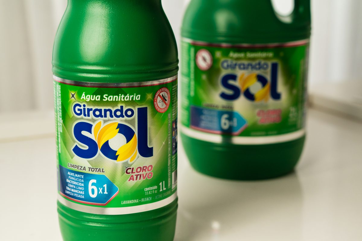 Como escolher a água sanitária no mercado?