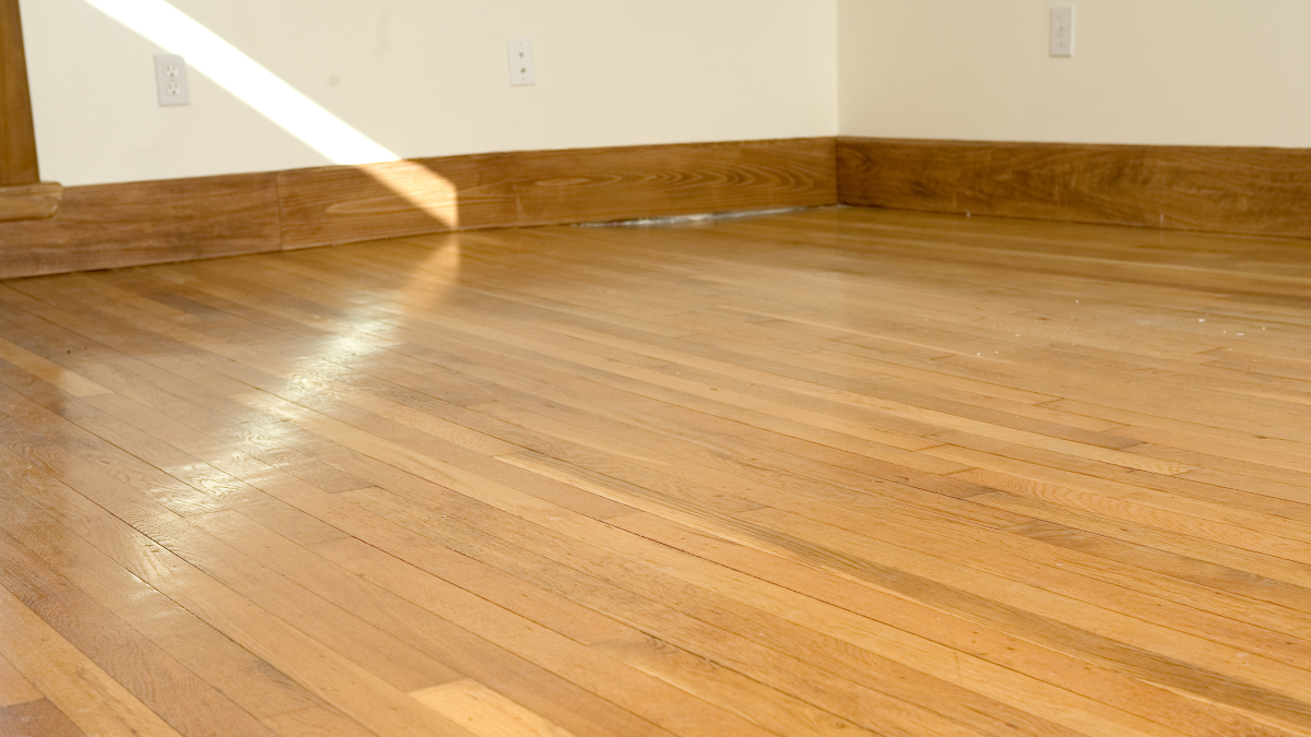 Como utilizar cera líquida no chão de casa?