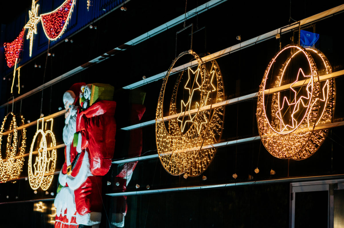 Natal Iluminado Girando Sol continua até 1401